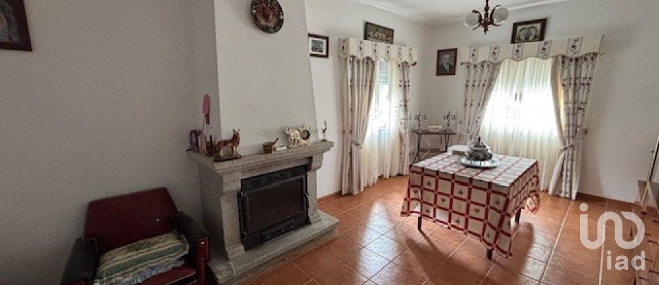 House T5 in Vila de Ala of 206 m²