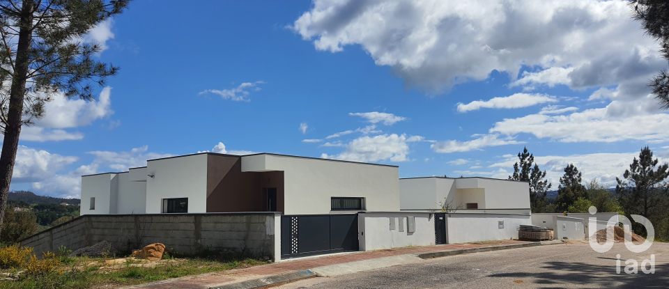 Terrain à Nossa Senhora da Piedade de 967 m²