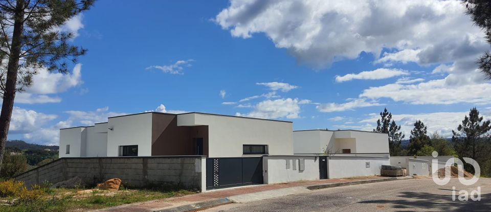 Terreno em Nossa Senhora da Piedade de 1 073 m²