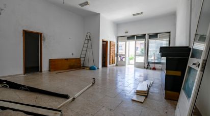 Shop / premises commercial in Barcarena of 100 m²