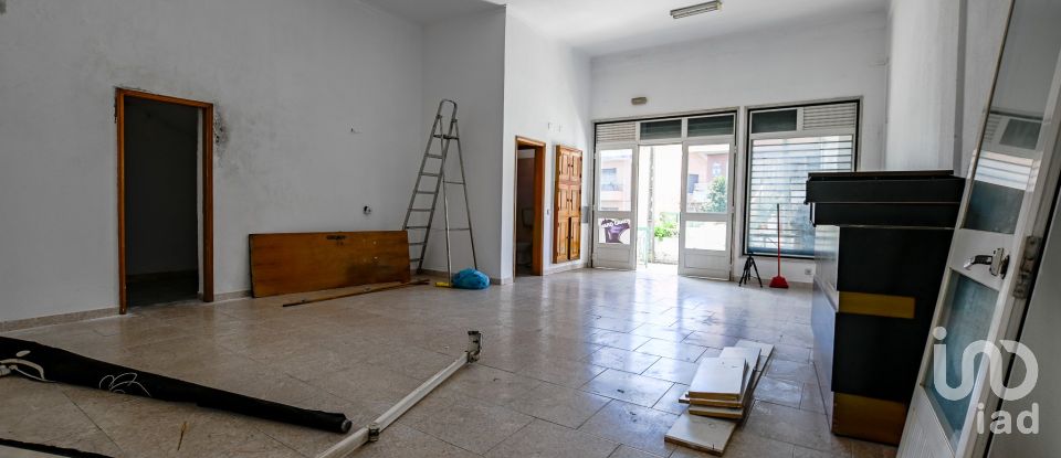 Shop / premises commercial in Barcarena of 100 m²