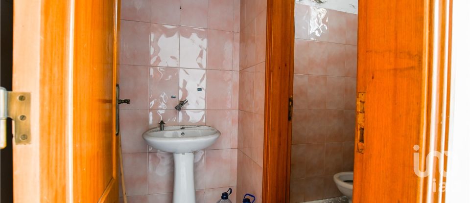 Shop / premises commercial in Barcarena of 100 m²