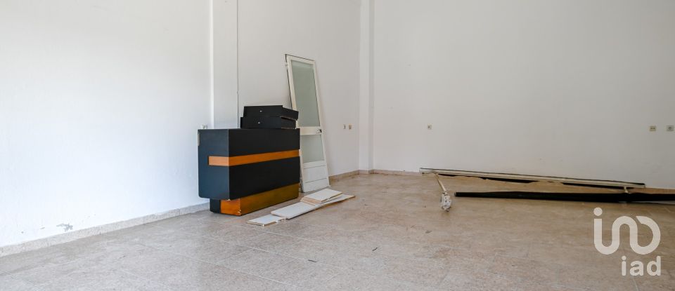 Shop / premises commercial in Barcarena of 100 m²