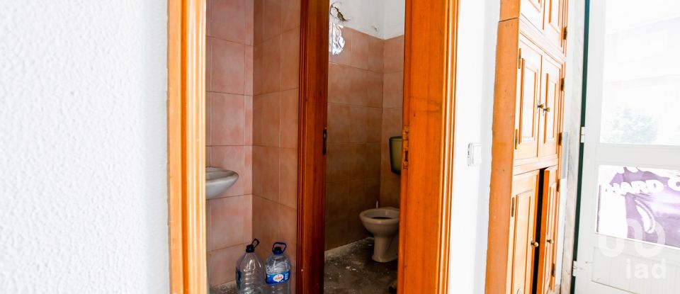 Shop / premises commercial in Barcarena of 100 m²