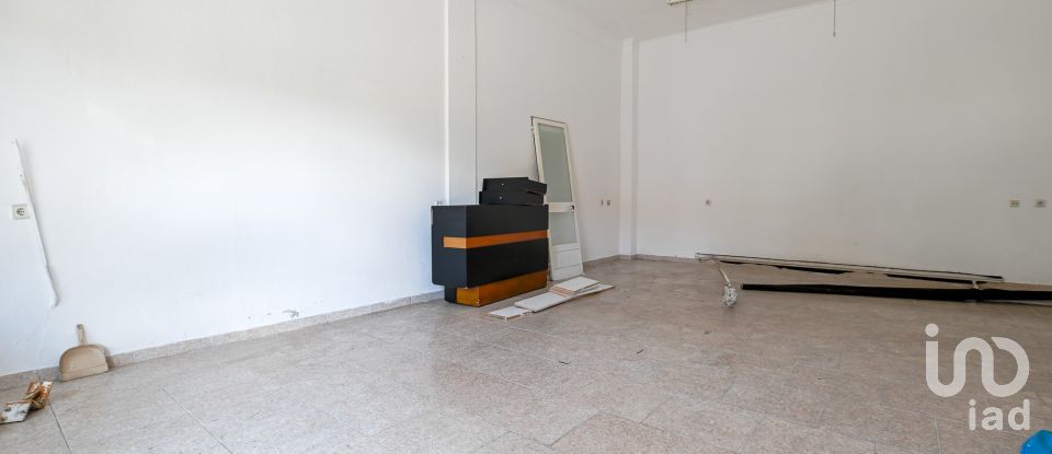 Shop / premises commercial in Barcarena of 100 m²