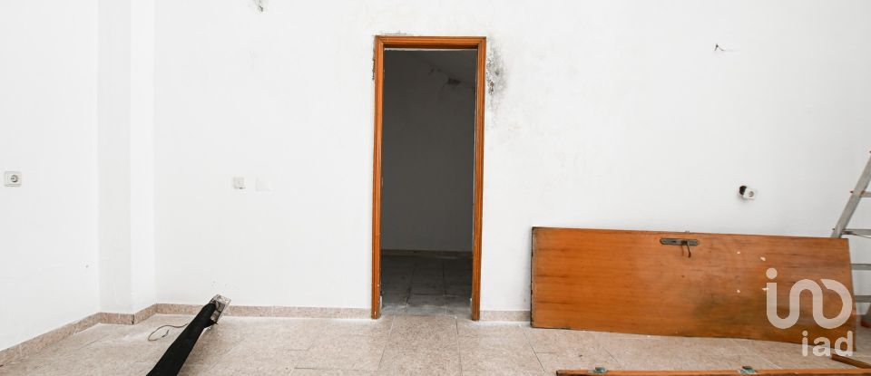 Shop / premises commercial in Barcarena of 100 m²