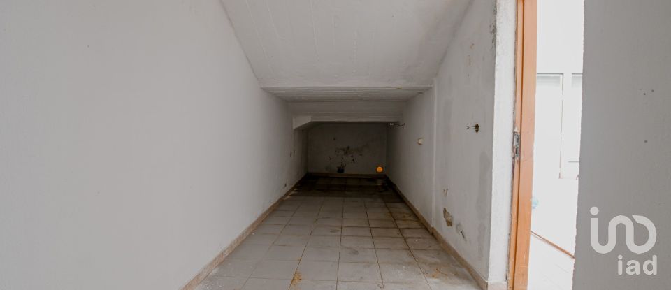 Shop / premises commercial in Barcarena of 100 m²