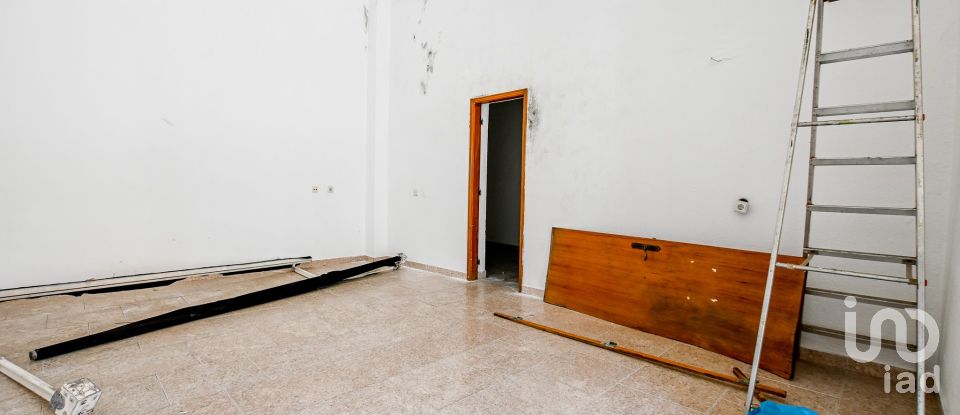 Shop / premises commercial in Barcarena of 100 m²