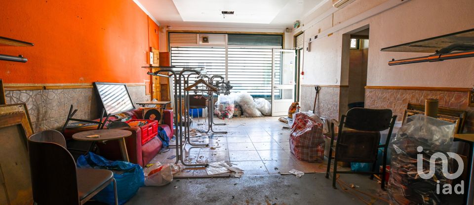 Shop / premises commercial in Barcarena of 100 m²