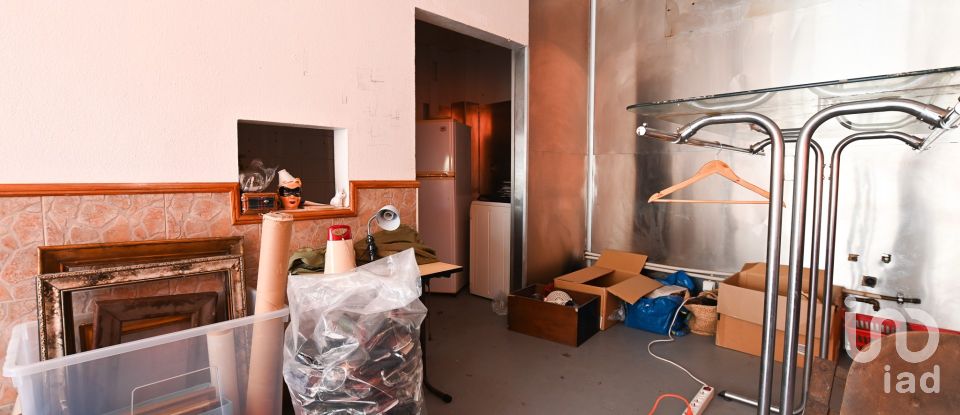 Shop / premises commercial in Barcarena of 100 m²