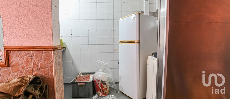 Shop / premises commercial in Barcarena of 100 m²