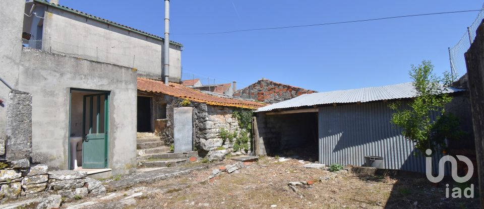 Casa tradicional T3 em São Miguel, Santa Eufémia e Rabaçal de 272 m²