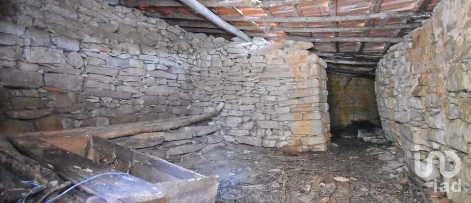 Casa tradicional T3 em São Miguel, Santa Eufémia e Rabaçal de 272 m²