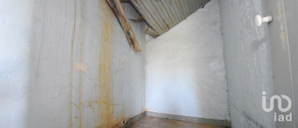 Casa tradicional T3 em São Miguel, Santa Eufémia e Rabaçal de 272 m²