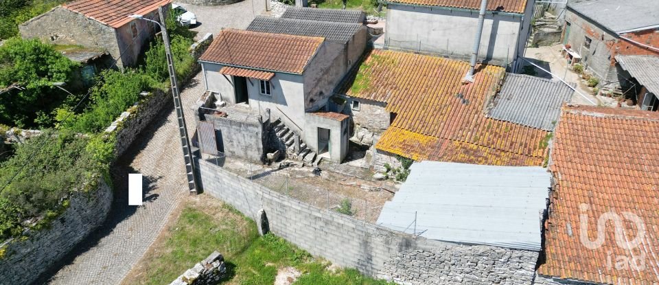 Casa tradicional T3 em São Miguel, Santa Eufémia e Rabaçal de 272 m²