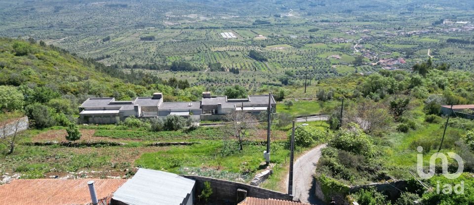 Casa tradicional T3 em São Miguel, Santa Eufémia e Rabaçal de 272 m²