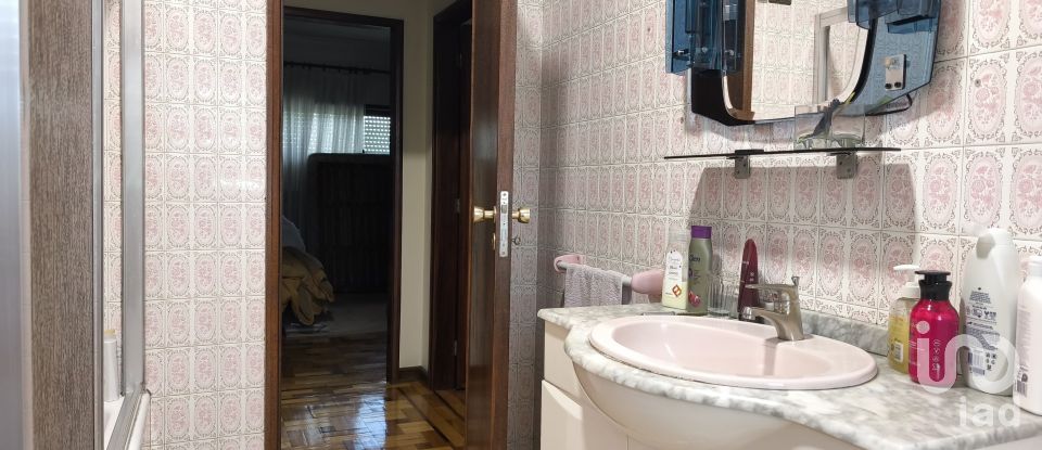 House T6 in São joão da madeira of 216 m²