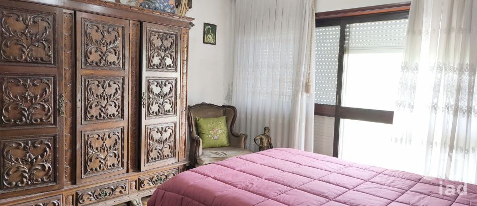 House T6 in São joão da madeira of 216 m²