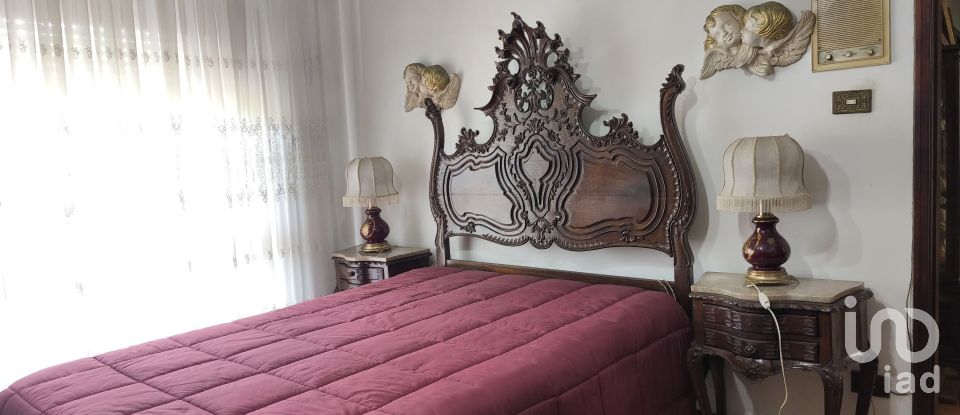 House T6 in São joão da madeira of 216 m²