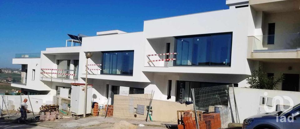 Maison T3 à Lourinhã e Atalaia de 231 m²
