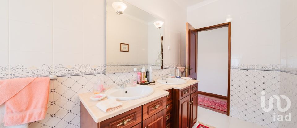 Traditional house T6 in Foz do Arelho of 374 m²