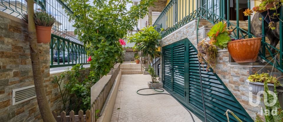 Moradia T4 em Corroios de 200 m²