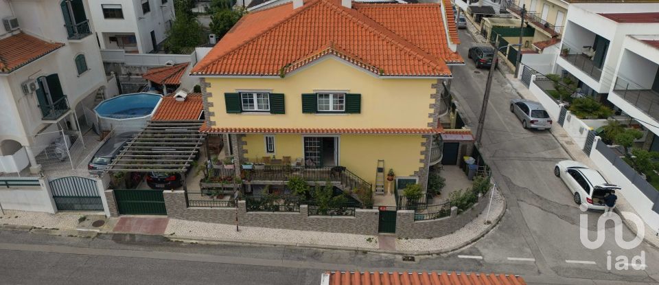 Moradia T4 em Corroios de 200 m²