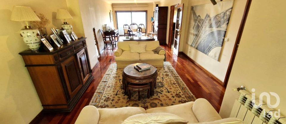 Moradia T5 em São Mamede de Infesta e Senhora da Hora de 294 m²