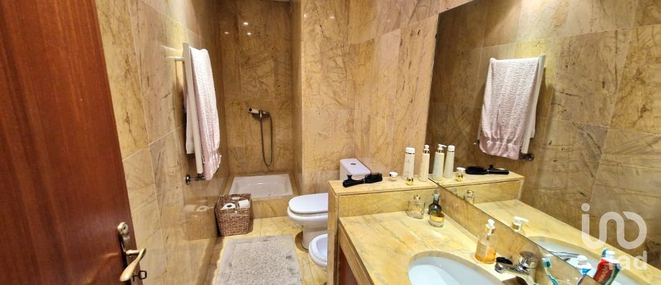 Moradia T5 em São Mamede de Infesta e Senhora da Hora de 294 m²