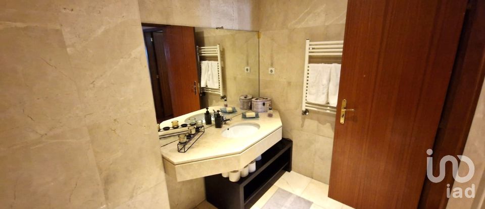 Moradia T5 em São Mamede de Infesta e Senhora da Hora de 294 m²