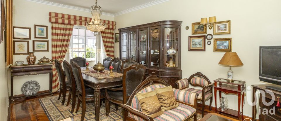 Moradia T4 em Algueirão-Mem Martins de 141 m²