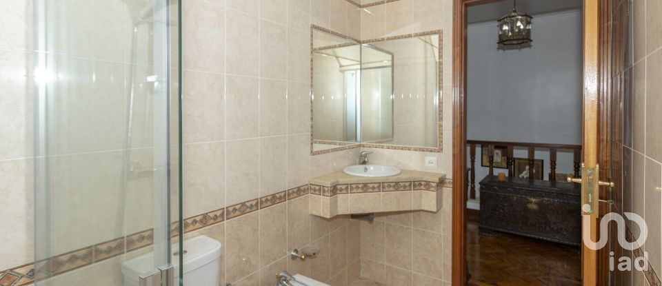 Moradia T4 em Algueirão-Mem Martins de 141 m²