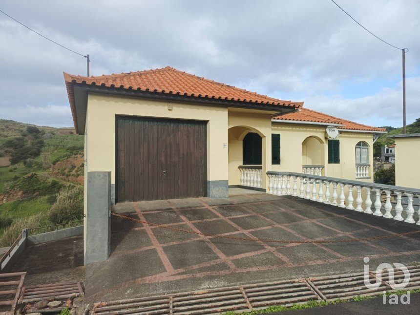 House T4 in Porto da Cruz of 240 m²