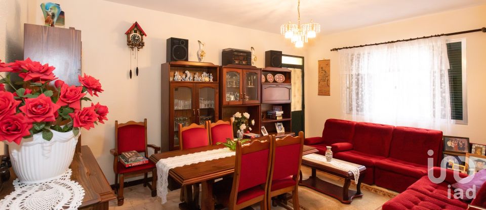 House T4 in Porto da Cruz of 240 m²