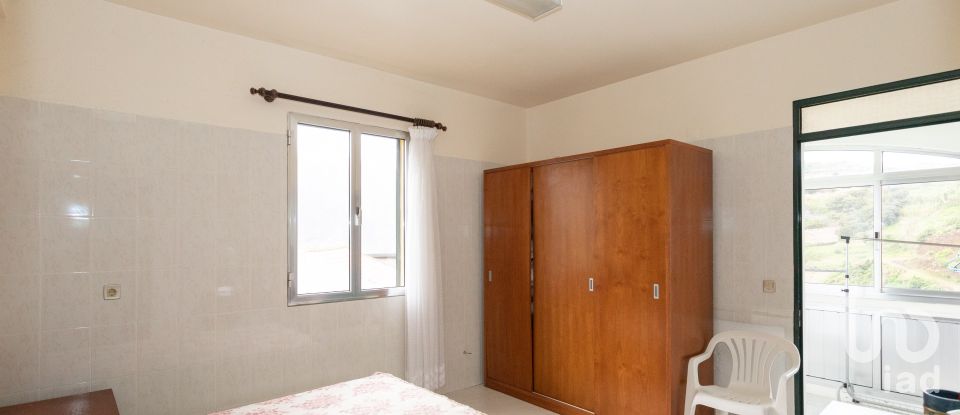 House T4 in Porto da Cruz of 240 m²