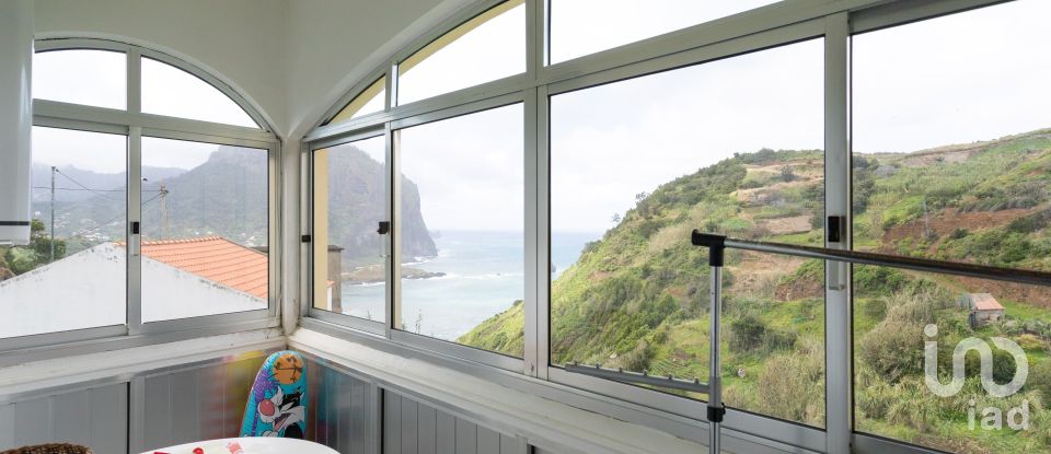 House T4 in Porto da Cruz of 240 m²