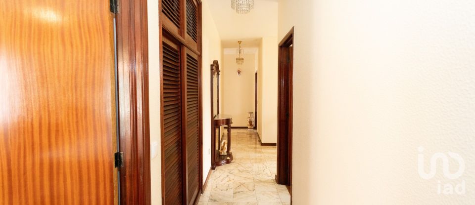 House T4 in Porto da Cruz of 240 m²