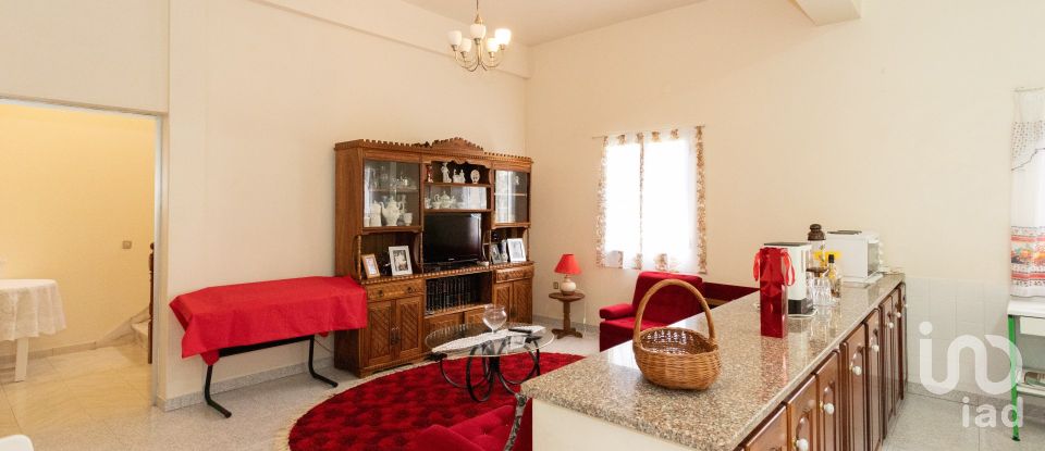 House T4 in Porto da Cruz of 240 m²