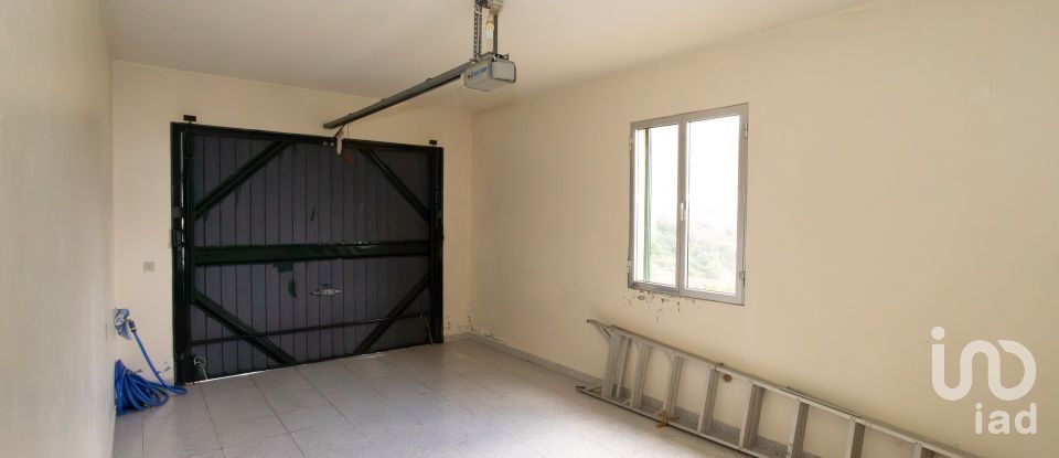 House T4 in Porto da Cruz of 240 m²