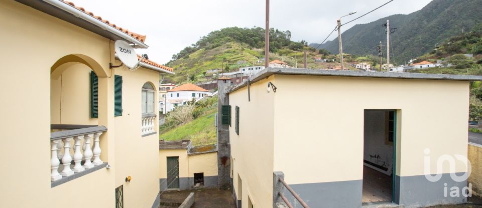 House T4 in Porto da Cruz of 240 m²