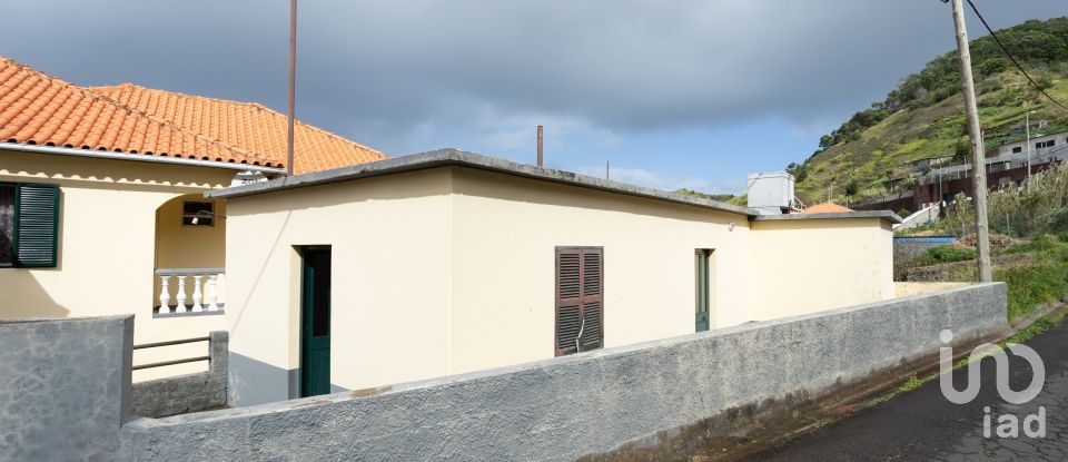 House T4 in Porto da Cruz of 240 m²
