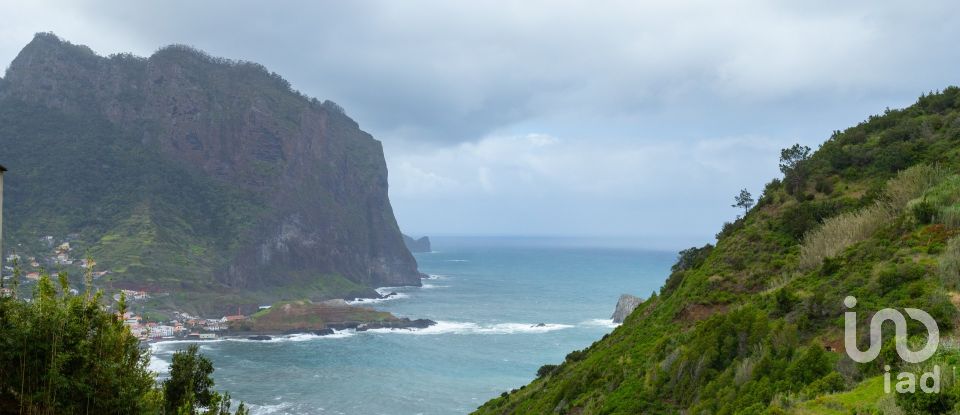 House T4 in Porto da Cruz of 240 m²