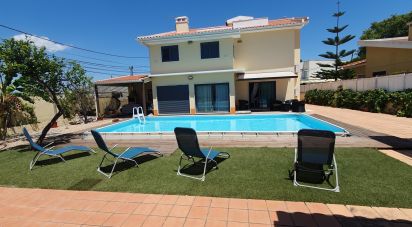 Mansion T8 in Charneca De Caparica E Sobreda of 324 m²