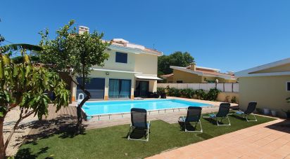 Mansion T8 in Charneca De Caparica E Sobreda of 324 m²