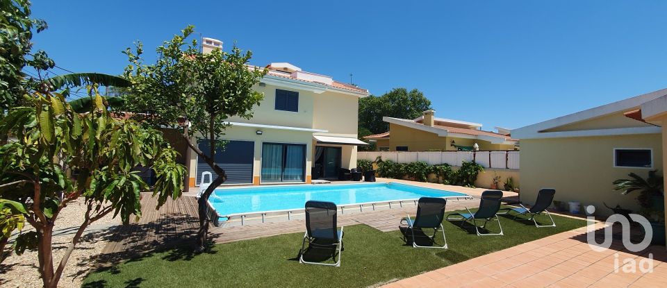 Habitação T8 em Charneca De Caparica E Sobreda de 324 m²