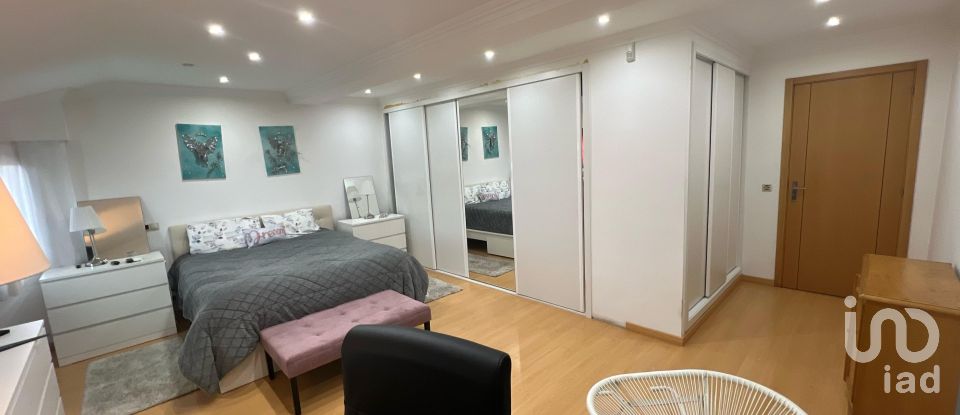 Habitação T8 em Charneca De Caparica E Sobreda de 324 m²