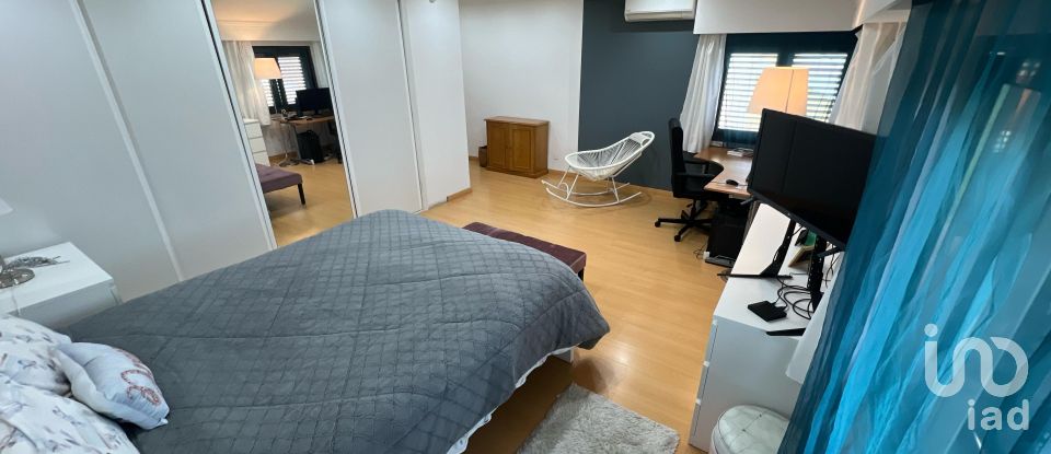 Habitação T8 em Charneca De Caparica E Sobreda de 324 m²