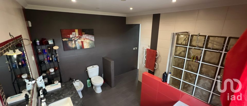 Habitação T8 em Charneca De Caparica E Sobreda de 324 m²