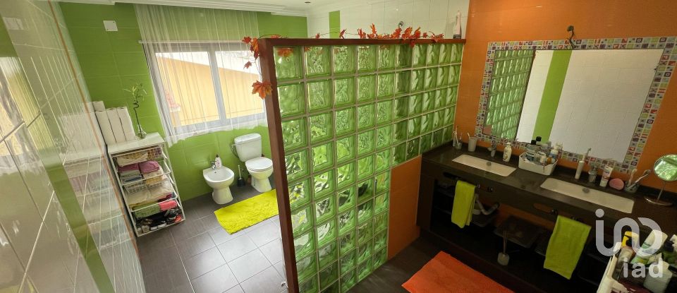 Habitação T8 em Charneca De Caparica E Sobreda de 324 m²