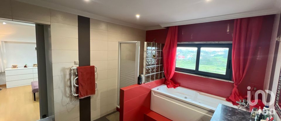 Habitação T8 em Charneca De Caparica E Sobreda de 324 m²